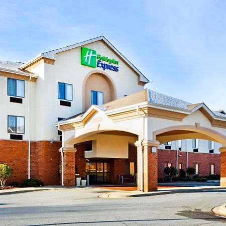 Holiday Inn Express Forest City By Ihg Exterior foto