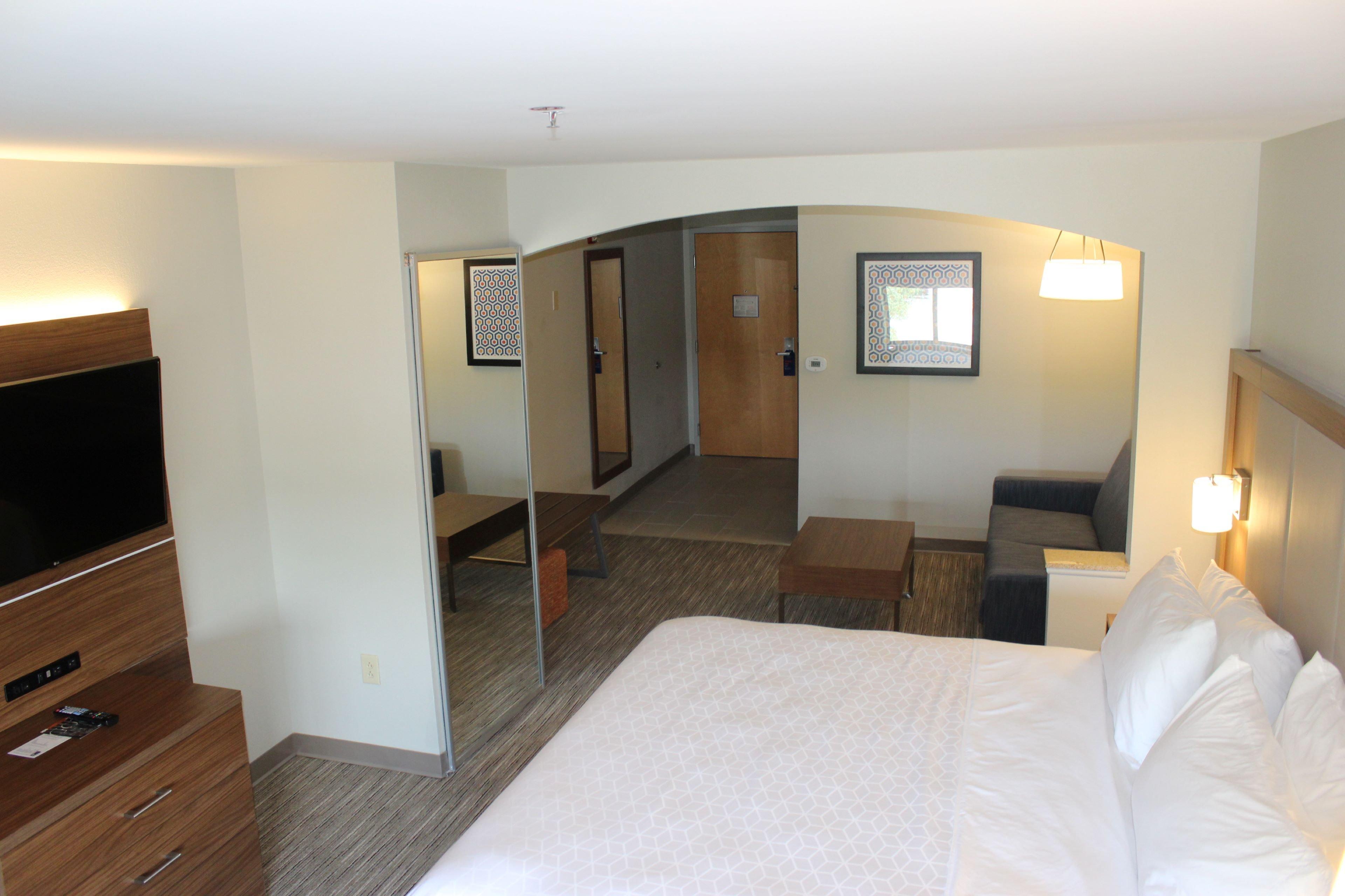 Holiday Inn Express Forest City By Ihg Exterior foto