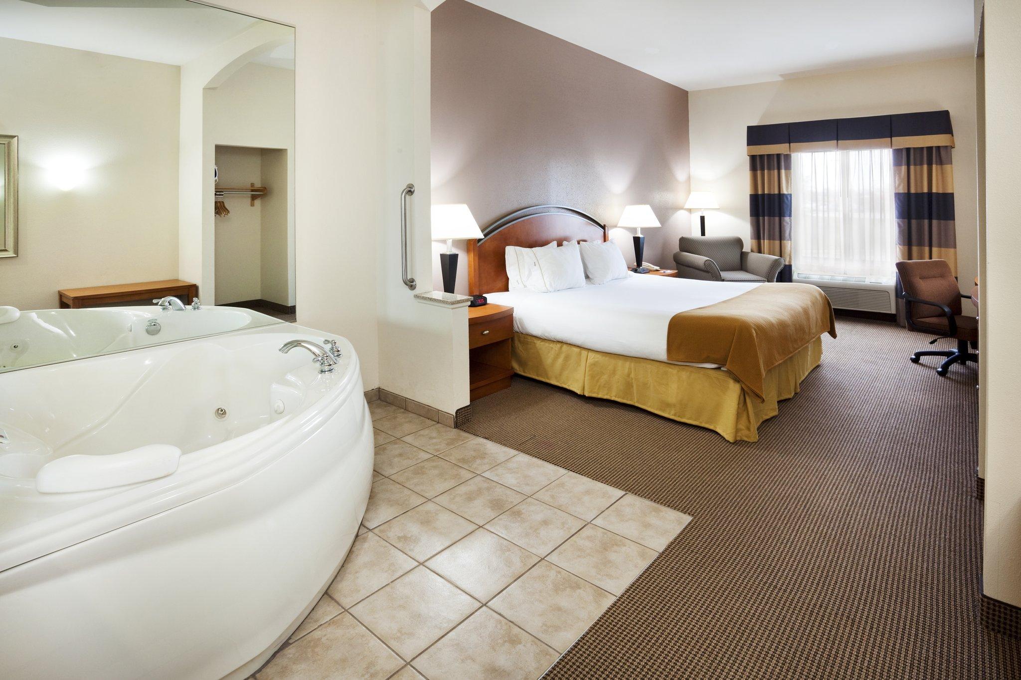 Holiday Inn Express Forest City By Ihg Quarto foto